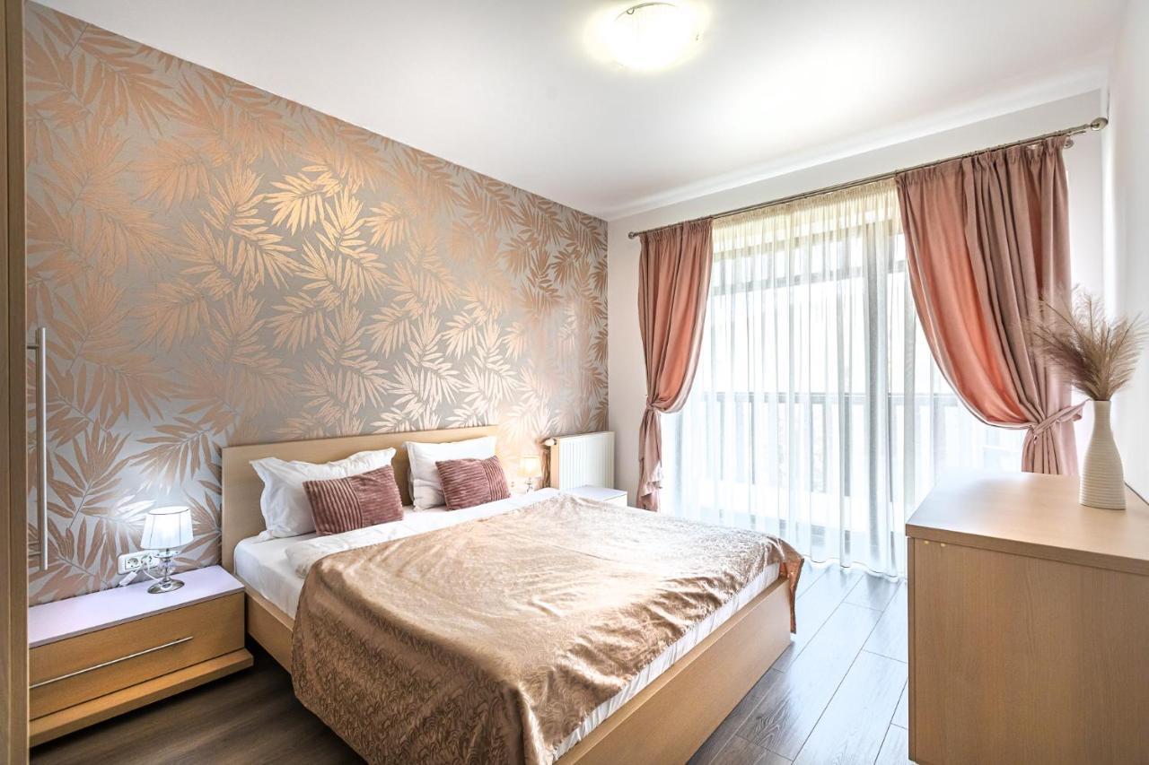 Tampa Gardens Apartments - Adults Only Брашов Екстер'єр фото