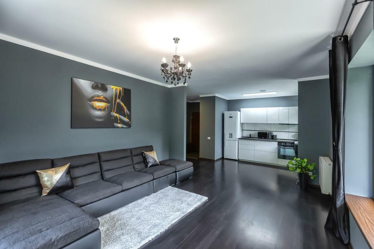 Tampa Gardens Apartments - Adults Only Брашов Екстер'єр фото