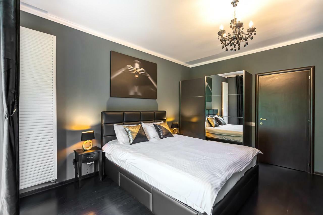 Tampa Gardens Apartments - Adults Only Брашов Екстер'єр фото